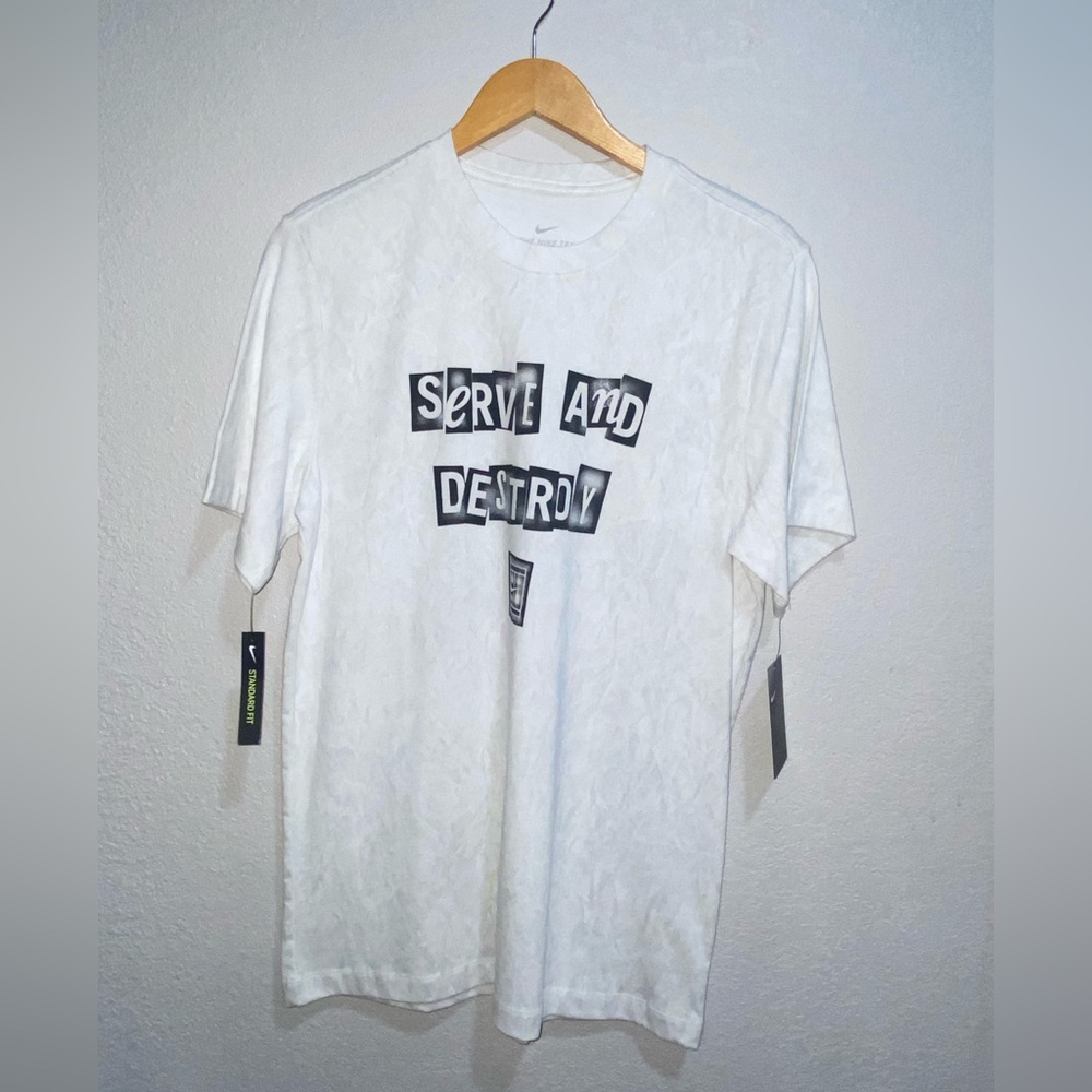 Medium NIKE short sleeve
